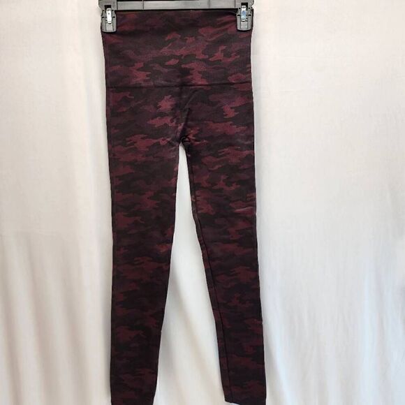 SPANX Size Medium Look at Me Now Red Camo Leggings O1 - Picture 2 of 6